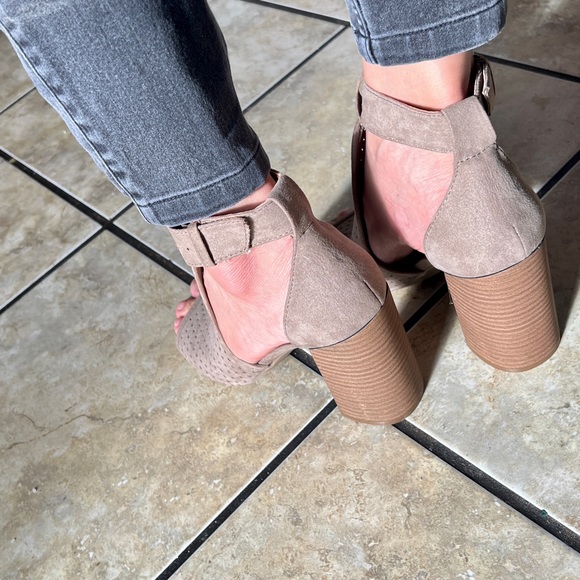 Universal Thread Ladies shoes - Picture 7 of 8